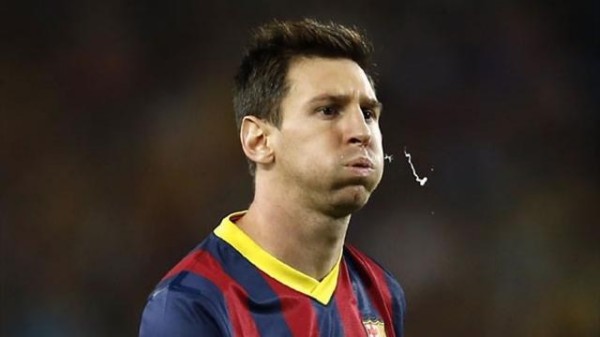 Lionel Messi bad temper spitting during a Barcelona game