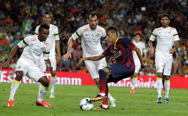 Neymar perfect ball control technique, in Barcelona vs Santos, in 2013