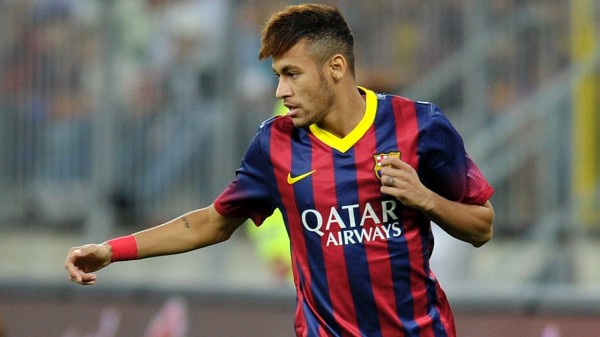 Neymar playing with the new Barcelona kit, in 2013-2014