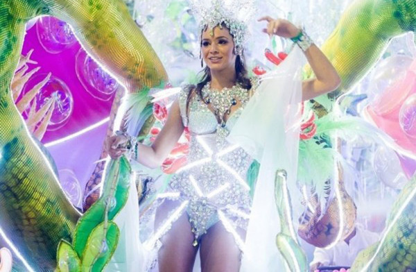 Bruna Marquezine in Rio de Janeiro, at the Carnival parade