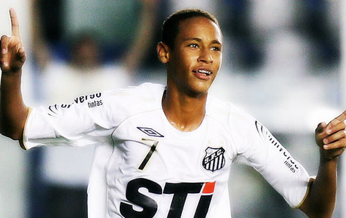 Neymar Jr. with his hair and head shaved, in early years in Santos