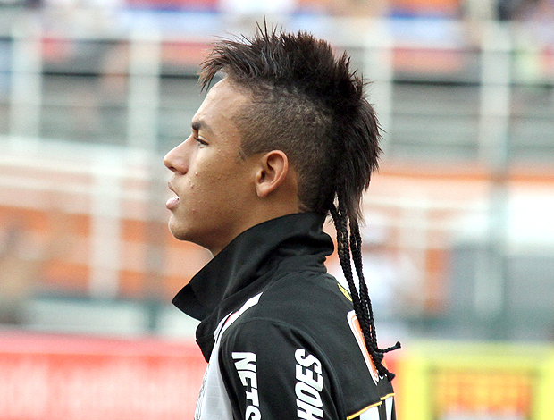 Neymar ponytail haircut and hairstyle