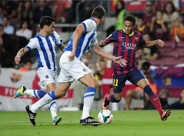 Neymar trying to get past two Real Sociedad defenders
