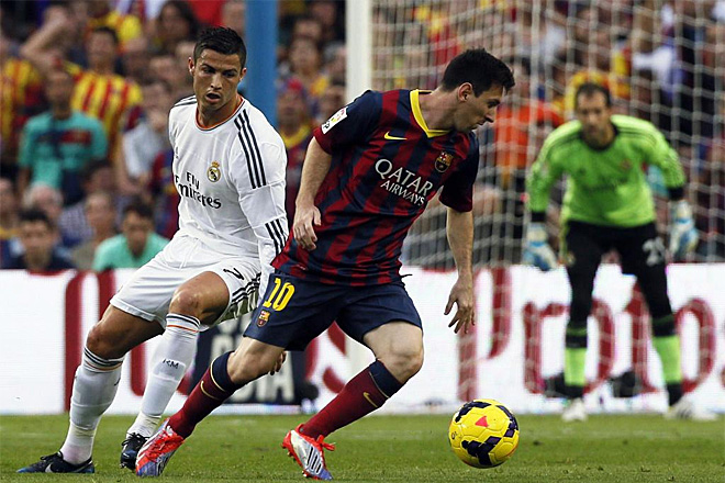Cristiano Ronaldo his eyes set on Lionel Messi, in Barça vs Real Madrid