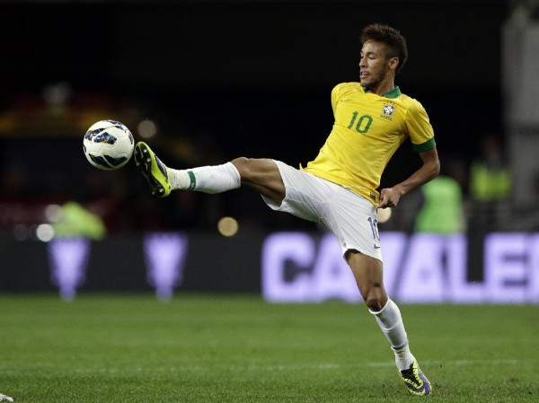 Neymar agility and flexibility in Brazil