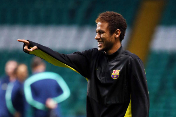 Neymar new haircut, in a Barcelona warm-up session, ahead of a Champions League game