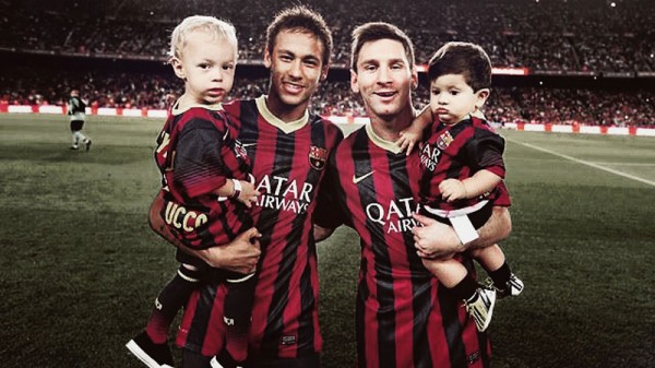 Neymar and Messi photo holding their sons