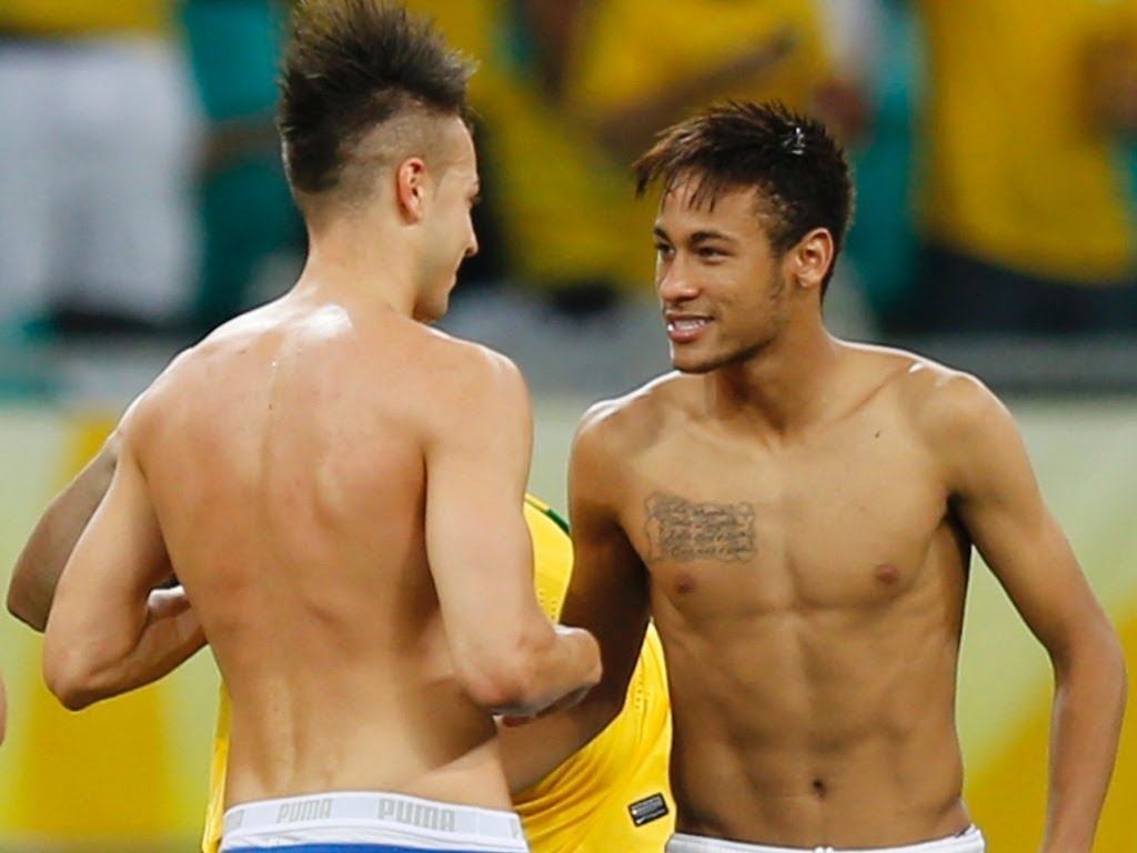 Neymar shirtless and showing his weak body in FC Barcelona 2014