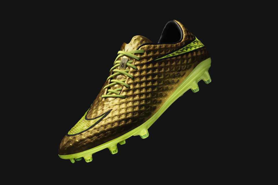 Neymar's Nike Hypervenom golden boots