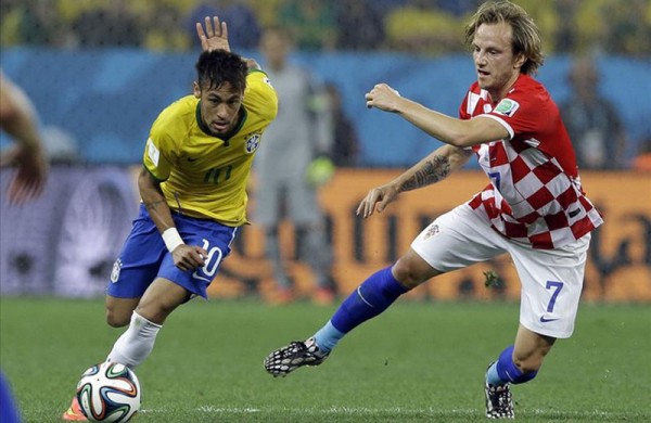 Neymar running away from Rakitic, in Brazil vs Croatia at the World Cup 2014