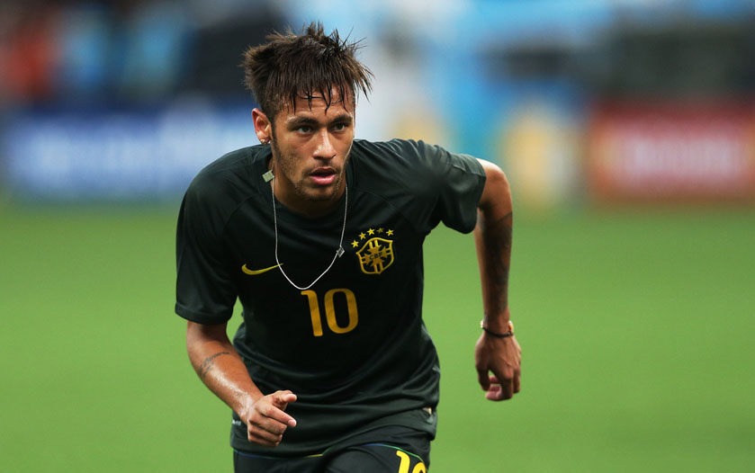 Neymar running in the Brazil's training session
