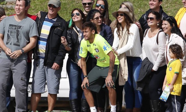 Neymar posing for a photo with Bruna Marquezine and some Brazilian fans