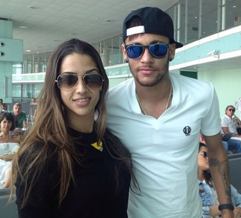 Neymar and Bruna Marquezine, in Barcelona airport El Prat