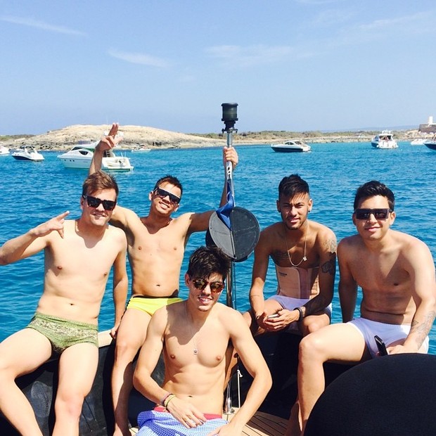 Neymar hanging out with friends in his 2014 vacation