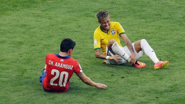 Neymar injured after a foul in Brazil vs Chile