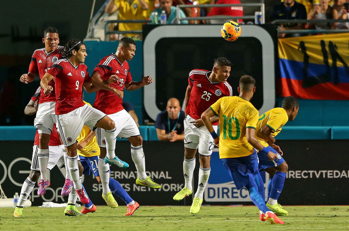 Neymar free-kick goal in Brazil 1-0 Colombia
