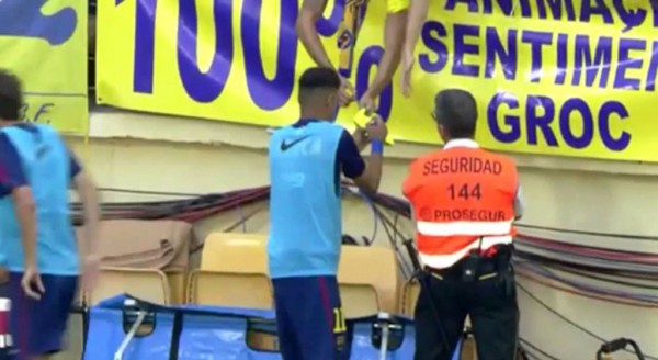 Neymar signing an autograph during a warm-up in Villarreal vs Barcelona