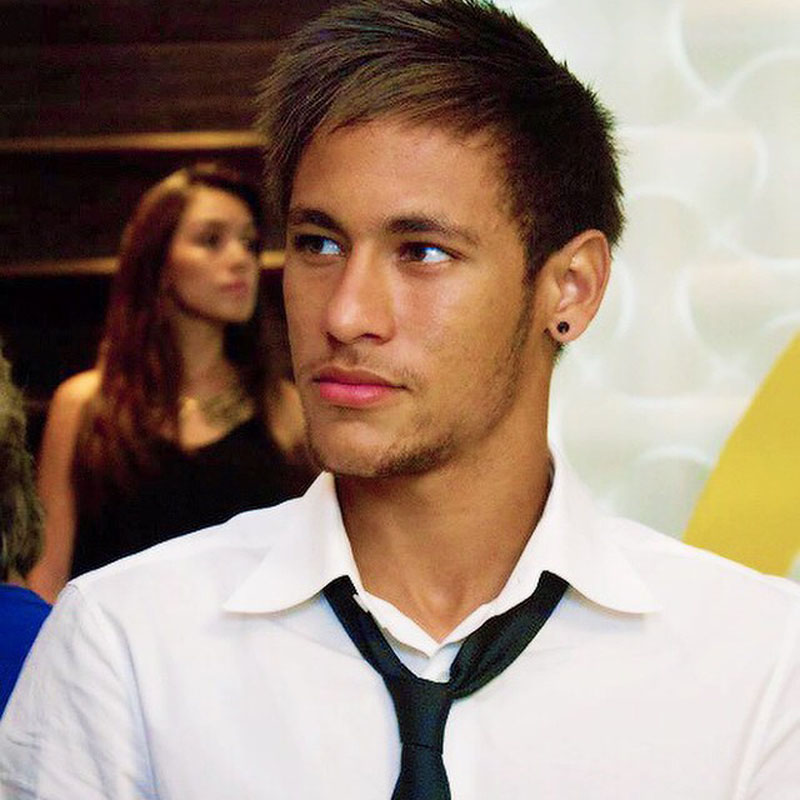 Neymar casual look, wearing a shirt and a tie