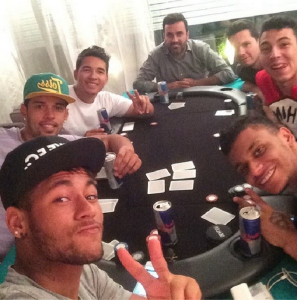 Neymar in a poker table with friends