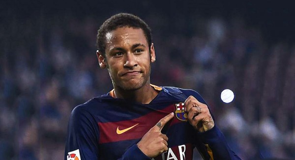 Neymar Jr pointing at FC Barcelona badge in his shirt