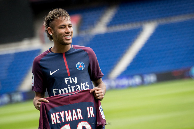 Neymar in PSG, holding his shirt