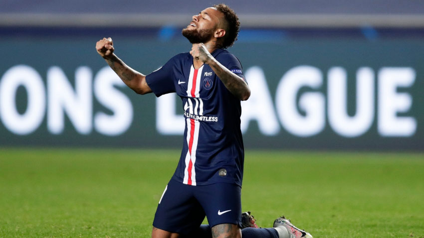 Neymar on his knees celebrating PSG victory