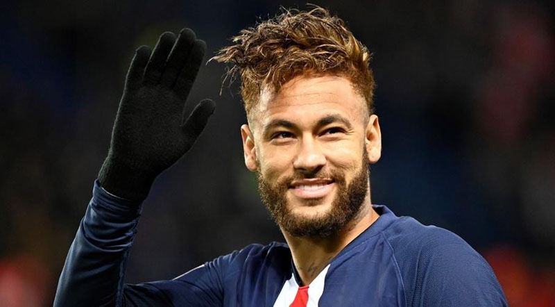 Neymar happy and waving at PSG
