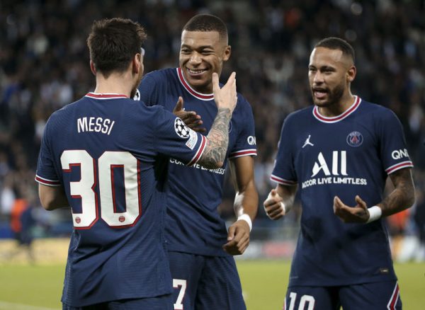 Messi, Mbappé and Neymar celebrate goal for PSG