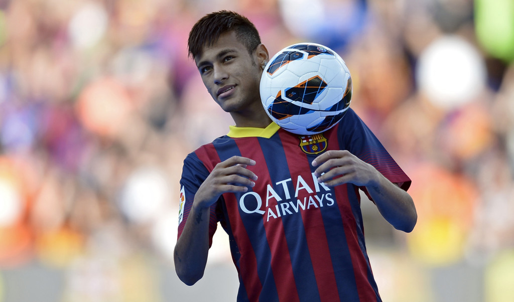 Neymar wearing Barcelona's new jersey in 2013-2014