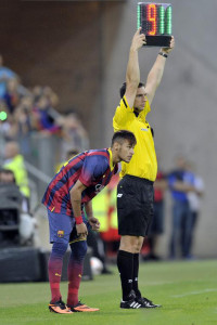 Neymar coming on to the pitch to play for Barcelona, for the first time on his life