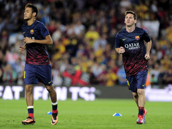 Neymar and Messi warming up next to each other, in FC Barcelona 2013-2014