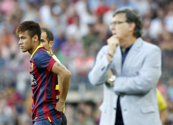 Neymar and Tata Martinez, on Barceloa vs Levante