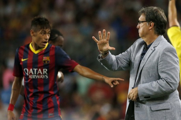 Tata Martino and Neymar, during Barcelona vs Santos, in 2013