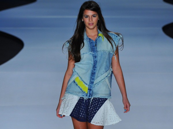 Bruna Marquezine casual look, walking the runway