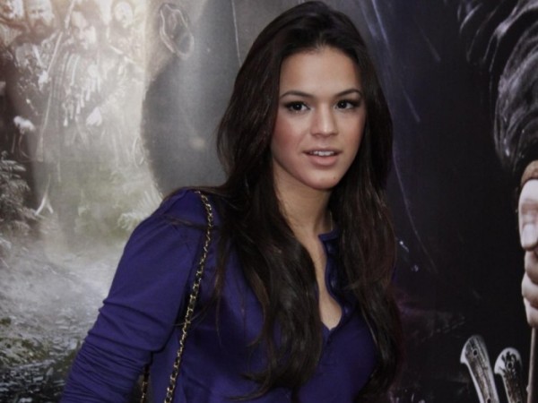 Bruna Marquezine in a casual purple dress