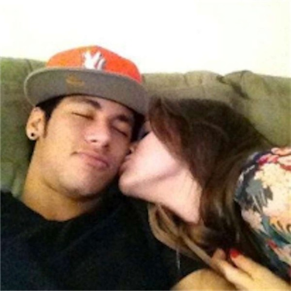 Bruna Marquezine kissing Neymar on the cheek