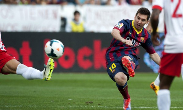 Almeria 0-2 Barcelona: Messi scores but leaves the pitch injured Almeria 0-2 Barcelona: Messi scores but leaves the pitch injured