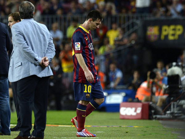 Lionel Messi walking off the pitch unhappy, after being substituted in Barcelona 2013-2014