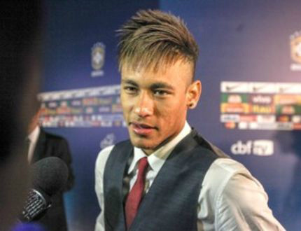 Neymar blonde hairstyle for an executive look