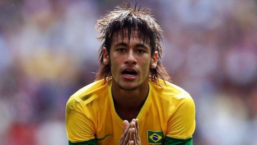 Neymar long and layered hairstyle in Brazil National Team