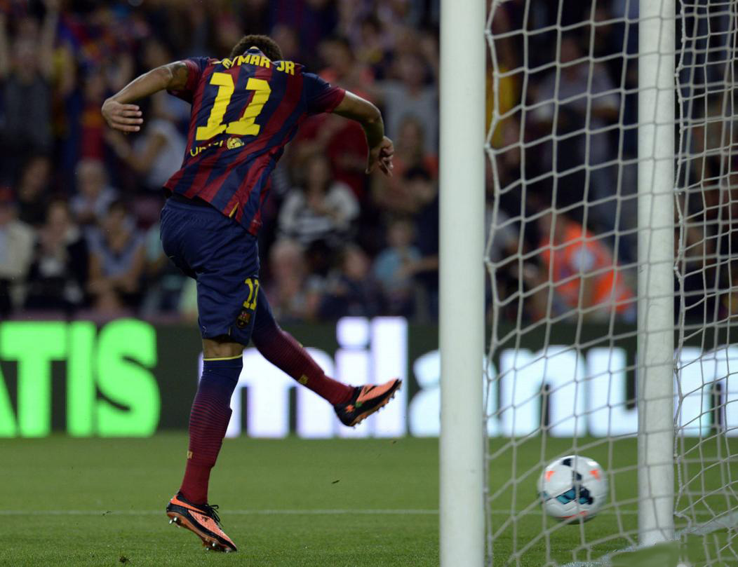 Neymar scoring against an empty net, in Barcelona vs Real Sociedad