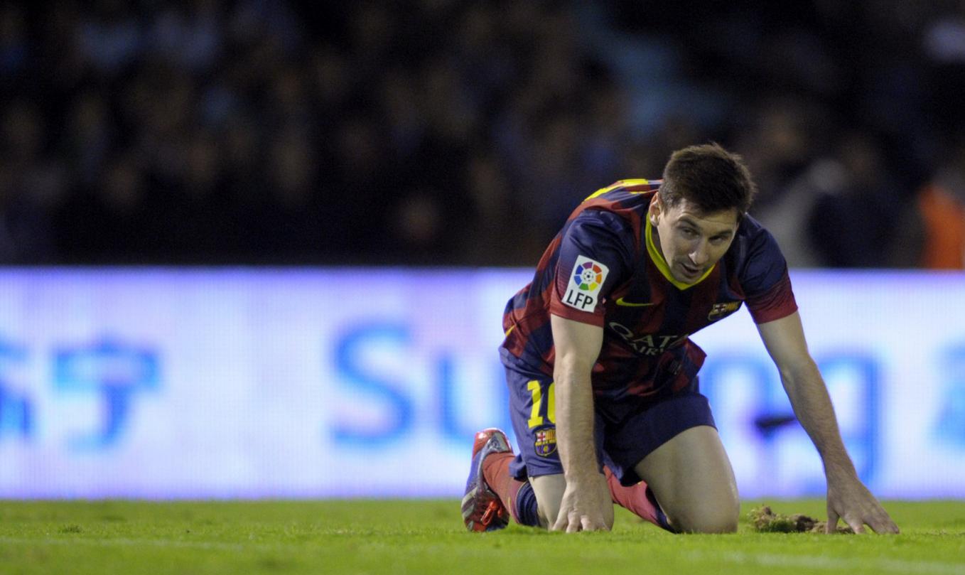 Lionel Messi puking and throwing up during a Barcelona game