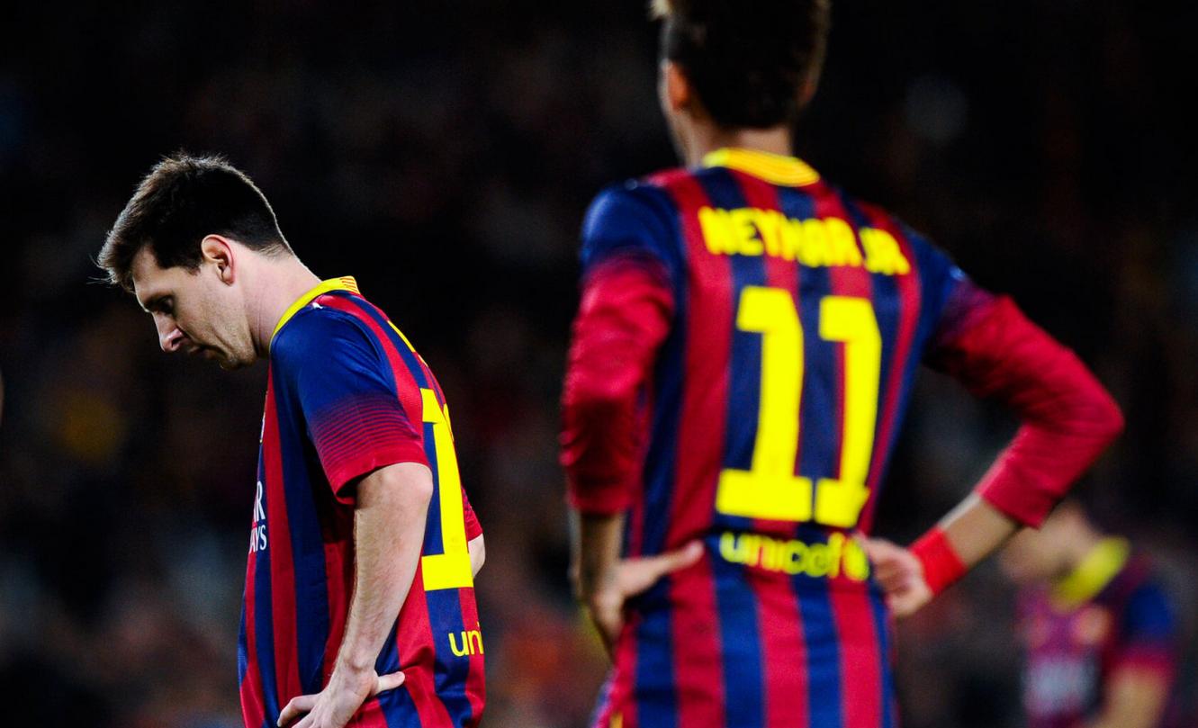 Lionel Messi uninspired and Neymar standing near him