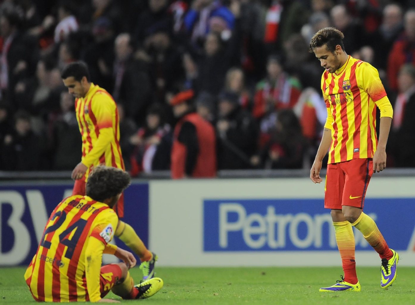 Neymar dropping his head down, after a Barcelona loss in 2013