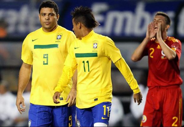 Ronaldo and Neymar playing together for Brazil