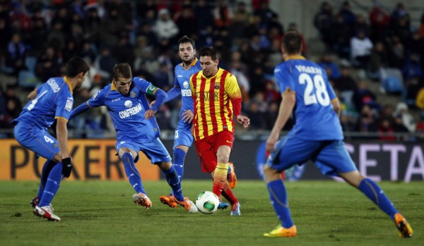 Lionel Messi against 4 defenders, in Getafe vs Barcelona