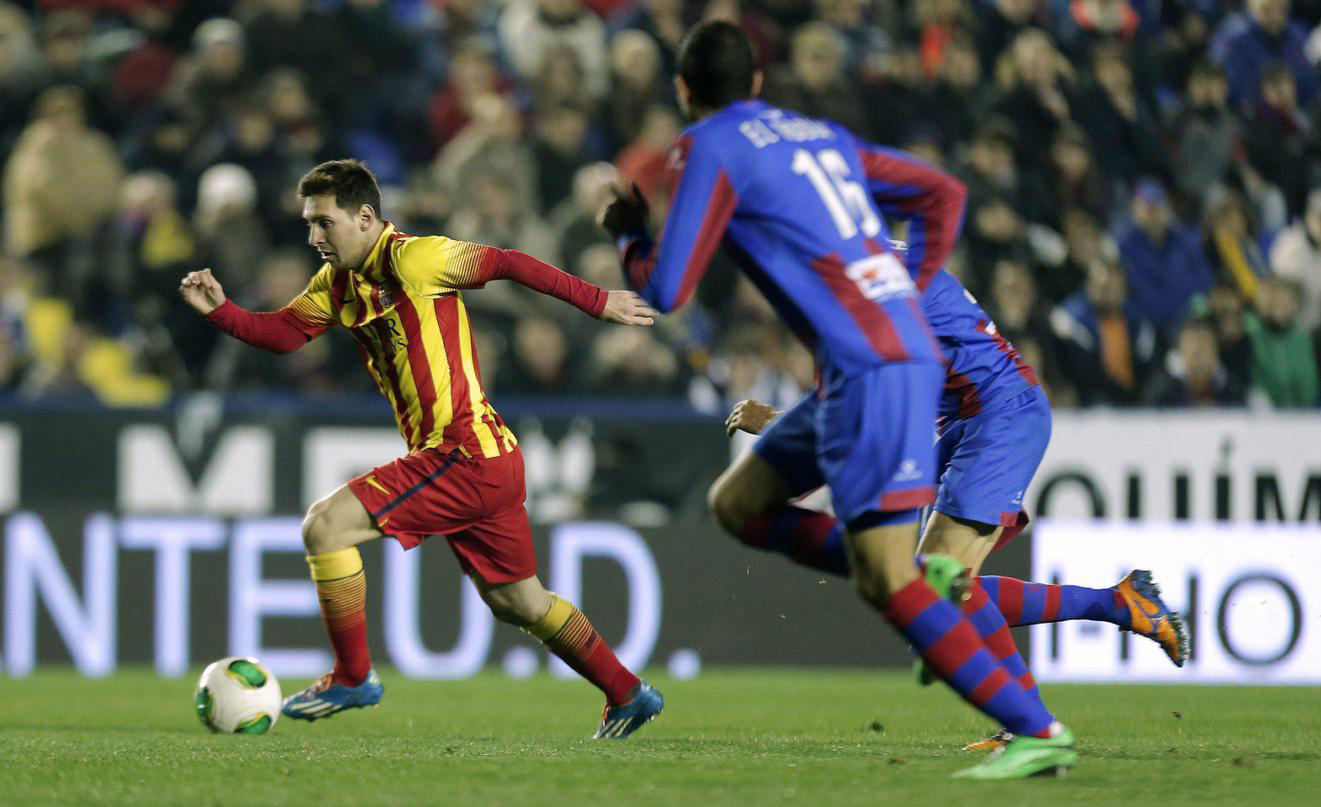 Lionel Messi running in Barcelona 2014