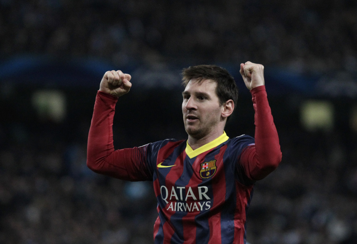 Lionel Messi raises his two hands up