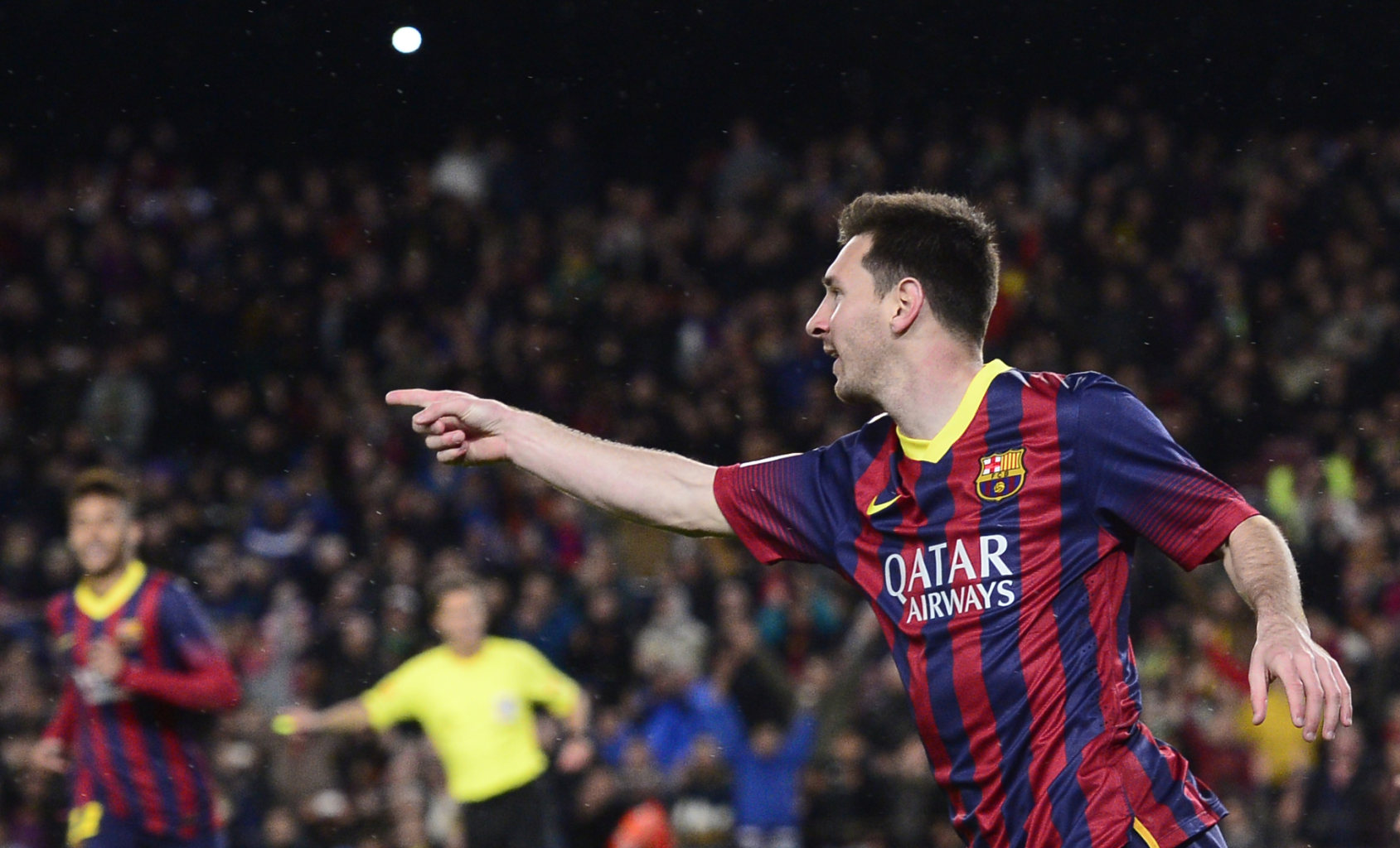 Lionel Messi thanking Andrés Iniesta for his assist in Barcelona 3-0 Celta de Vigo