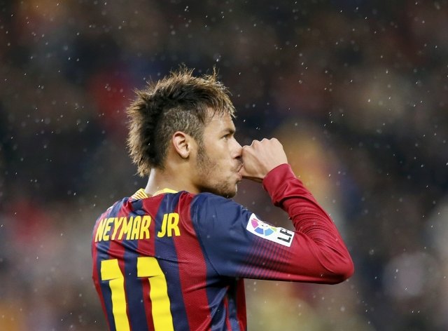 Neymar sucking his thumb as he dedicates his goal to his son